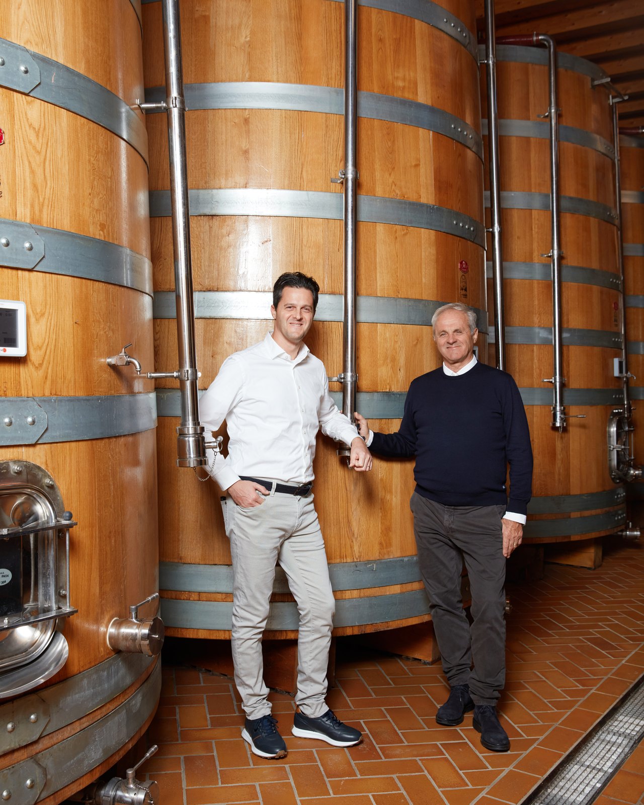 Famiglia Cottini nella sala delle botti di rovere